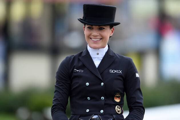 Dressur - Horses and Dreams 2018 - CDI4* GP FS - Grand Prix Freestyle to Music am 28.04.2018 auf dem Hof Kasselmann in Hagen a.T.W. Kristina Bröring-Sprehe (Deutschland) lacht, freut sich.