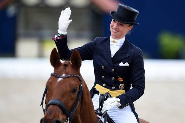 Dressur - Horses and Dreams 2018 - CDI4* GP FS - Grand Prix Freestyle to Music am 28.04.2018 auf dem Hof Kasselmann in Hagen a.T.W. Fabienne Lütkemeier Luetkemeier (Deutschland) auf dem Pferd D Agostino FRH, freut sich.