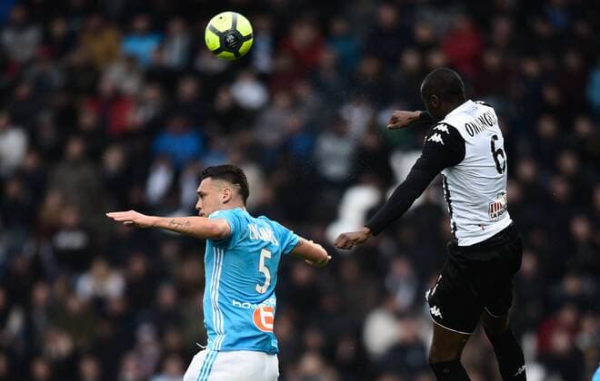 Lucas Ocampos ( Olympique Marseille ) - Prince Oniangue ( Angers ) FOOTBALL : SCO Angers vs Olympique de Marseille - Ligue 1 - Angers - 29 04 2018 FedericoPestellini Panoramic 