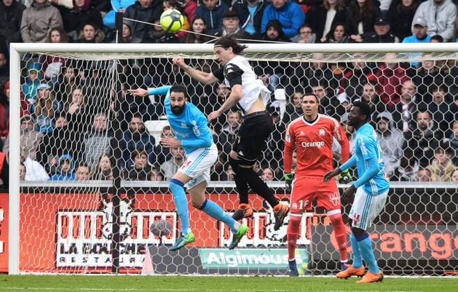 Adil Rami ( Olympique Marseille ) - Mateo Pavlovic ( Angers ) FOOTBALL : SCO Angers vs Olympique de Marseille - Ligue 1 - Angers - 29 04 2018 FedericoPestellini Panoramic 