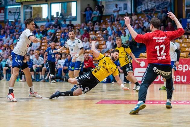 Moritz Barkow (HG Saarlouis) waehrend der Begegnung in der DKB Handball 2. Bundesliga zwischen Dessau-Rosslauer HV 06 und HG Saarlouis in der Anhalt Arena am April 29, 2018 in Bauhausstadt Dessau, Sachsen Anhalt, Germany ( HB-2BL Dessau-Rosslauer HV 06 - HG Saarlouis Bauhausstadt Dessau Copyright: xEIBNER HartmutxBoesenerx EP_HBR