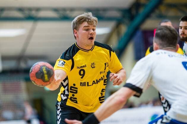 Falk Kolodziej 9 von HG Saarlouis waehrend der Begegnung in der DKB Handball 2. Bundesliga zwischen Dessau-Rosslauer HV 06 und HG Saarlouis in der Anhalt Arena am April 29, 2018 in Bauhausstadt Dessau, Sachsen Anhalt, Germany ( HB-2BL Dessau-Rosslauer HV 06 - HG Saarlouis Bauhausstadt Dessau Copyright: xEIBNER HartmutxBoesenerx EP_HBR