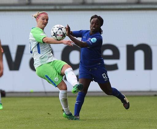 Wolfsburg vs Chelsea, CL Frauen Wolfsburg, Deutschland 29.04.2018, FUßBALL - VfL Wolfsburg vs FC Chelsea, Halbfinale, UEFA Frauen Champions League, Saison 2017-18. Bild zeigt: Alexandra Popp (VfL Wolfsburg), Eniola Anuko (Chelsea) Wolfsburg