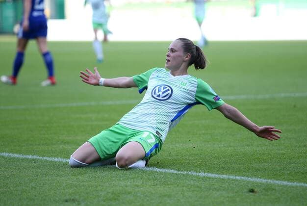 Wolfsburg vs Chelsea, CL Frauen Wolfsburg, Deutschland 29.04.2018, FUßBALL - VfL Wolfsburg vs FC Chelsea, Halbfinale, UEFA Frauen Champions League, Saison 2017-18. Bild zeigt: Ewa Pajor (VfL Wolfsburg) jubelt mit der Mannschaft nach ihrem Tor zum 2:0 Wolfsburg