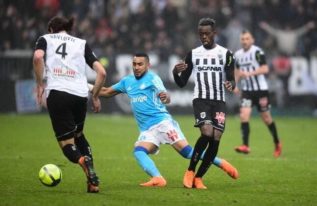 Dimitri Payet ( Olympique Marseille ) - Mateo Pavlovic ( Angers ) FOOTBALL : SCO Angers vs Olympique de Marseille - Ligue 1 - Angers - 29 04 2018 FedericoPestellini Panoramic 