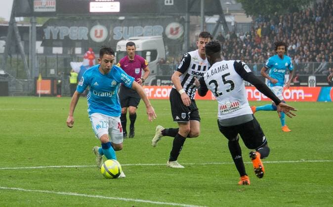 Maxime Lopez ( Olympique Marseille ) - Abdoulaye Bamba ( Angers ) FOOTBALL : SCO Angers vs Olympique de Marseille - Ligue 1 - Angers - 29 04 2018 FedericoPestellini Panoramic 