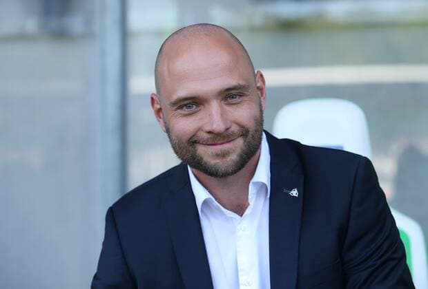 Wolfsburg vs Chelsea, CL Frauen Wolfsburg, Deutschland 29.04.2018, FUßBALL - VfL Wolfsburg vs FC Chelsea, Halbfinale, UEFA Frauen Champions League, Saison 2017-18. Bild zeigt: Cheftrainer Stephan Lerch (VfL Wolfsburg) Wolfsburg