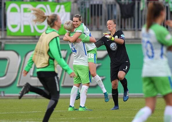 Wolfsburg vs Chelsea, CL Frauen Wolfsburg, Deutschland 29.04.2018, FUßBALL - VfL Wolfsburg vs FC Chelsea, Halbfinale, UEFA Frauen Champions League, Saison 2017-18. Bild zeigt: Schlussjubel Finale Wolfsburg