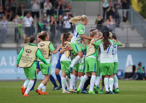 Wolfsburg vs Chelsea, CL Frauen Wolfsburg, Deutschland 29.04.2018, FUßBALL - VfL Wolfsburg vs FC Chelsea, Halbfinale, UEFA Frauen Champions League, Saison 2017-18. Bild zeigt: Schlussjubel Finale Wolfsburg