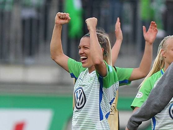 Wolfsburg vs Chelsea, CL Frauen Wolfsburg, Deutschland 29.04.2018, FUßBALL - VfL Wolfsburg vs FC Chelsea, Halbfinale, UEFA Frauen Champions League, Saison 2017-18. Bild zeigt: Schlussjubel Finale, Lara Dickenmann (VfL Wolfsburg) Wolfsburg