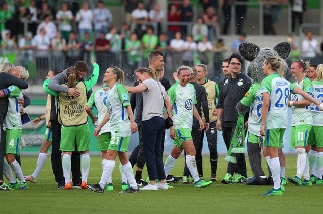 Wolfsburg vs Chelsea, CL Frauen Wolfsburg, Deutschland 29.04.2018, FUßBALL - VfL Wolfsburg vs FC Chelsea, Halbfinale, UEFA Frauen Champions League, Saison 2017-18. Bild zeigt: Schlussjubel Finale Wolfsburg