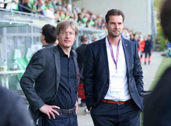 Wolfsburg vs Chelsea, CL Frauen Wolfsburg, Deutschland 29.04.2018, FUßBALL - VfL Wolfsburg vs FC Chelsea, Halbfinale, UEFA Frauen Champions League, Saison 2017-18. Bild zeigt: Sportdirektor Ralf Kellermann (VfL Wolfsburg) Tim Schumacher Wolfsburg