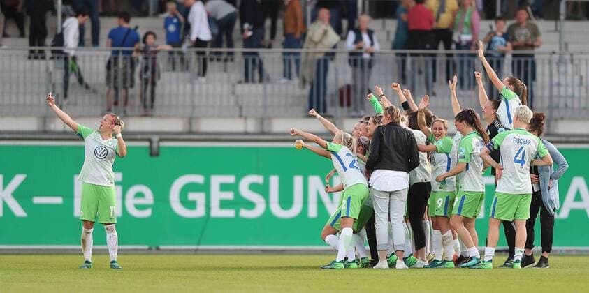 Selfie Alexandra Popp (VfL Wolfsburg) und Mannschaft