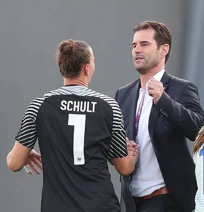 Freude bei Ralf Kellermann und Almuth Schult (VfL Wolfsburg)