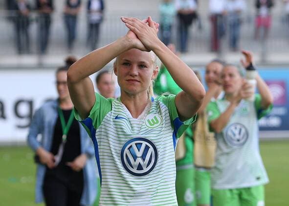 Wolfsburg vs Chelsea, CL Frauen Wolfsburg, Deutschland 29.04.2018, FUßBALL - VfL Wolfsburg vs FC Chelsea, Halbfinale, UEFA Frauen Champions League, Saison 2017-18. Bild zeigt: Schlussjubel Finale, Pernille Harder (VfL Wolfsburg) Wolfsburg