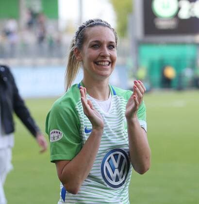 Wolfsburg vs Chelsea, CL Frauen Wolfsburg, Deutschland 29.04.2018, FUßBALL - VfL Wolfsburg vs FC Chelsea, Halbfinale, UEFA Frauen Champions League, Saison 2017-18. Bild zeigt: Schlussjubel Finale, Lena Goeßling (VfL Wolfsburg) Wolfsburg