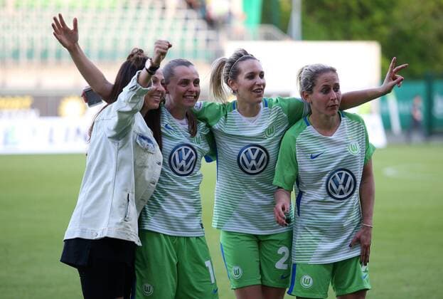 Wolfsburg vs Chelsea, CL Frauen Wolfsburg, Deutschland 29.04.2018, FUßBALL - VfL Wolfsburg vs FC Chelsea, Halbfinale, UEFA Frauen Champions League, Saison 2017-18. Bild zeigt: Schlussjubel Finale, Lena Goeßling (VfL Wolfsburg), Anna Blässe (VfL Wolfsburg), Vanessa Bernauer (VfL Wolfsburg), Noelle Maritz (VfL Wolfsburg) Wolfsburg