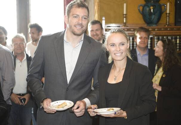 Kaeresten David Lee og Caroline Wozniacki. Caroline Wozniacki, som er AArets Tennisspiller 2017, hyldes paa Koebenhavns Raadhus mandag den 30. april 2018. Overborgmester Frank Jensen byder paa lykoenskninger og raadhuspandekager. , Copenhagen Denmark  Copyright: MadsxClausxRasmussenx cop106 spdk20180430-134425-L