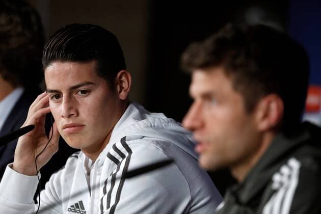 Bayern Munich s German striker Thomas Mueller (R) and Colombian midfielder, James Rodriguez, offer a press conference PK Pressekonferenz in Madrid, Spain, 30 April 2018. Bayern Munich will face Real Madrid in a Champions League semifinals second leg match the upcoming 01 May at Santiago Bernabeu stadium in the Spanish capital. Bayern Munich press conference !ACHTUNG: NUR REDAKTIONELLE NUTZUNG!  Copyright: xEmilioxNaranjox GRAF6052 20180430-636607055446366127