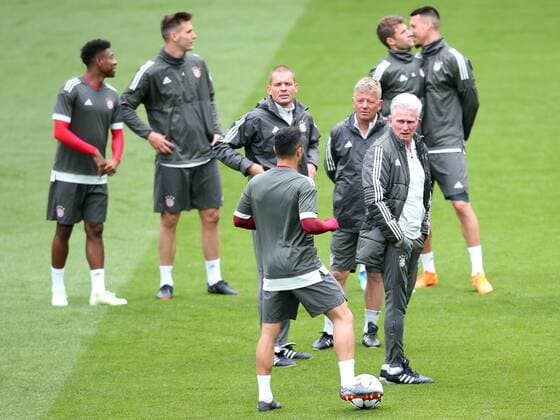 Thiago Alcantara (FC Bayern Muenchen 6) Co-Trainer Peter Hermann (FC Bayern Muenchen) Trainer Jupp Heynckes (FC Bayern Muenchen), Training, Real Madrid CF vs FC Bayern Muenchen, Champions League, Halbfinale, Fussball, 30.04.2018, Training, Real Madrid CF vs FC Bayern Muenchen, Champions League, Halbfinale, Fussball, 30.04.2018 Madrid Copyright: xLanger Eibner-Pressefotox EP_HLR