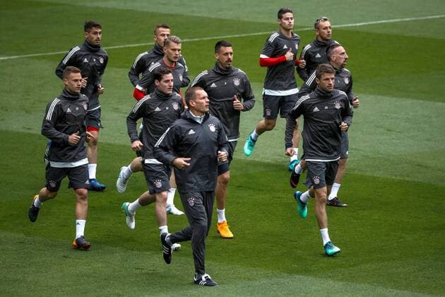 Fußball, CL, Bayern München Training Bayern Munich s players attend a training session at Santiago Bernabeu stadium on the eve of the UEFA Champions League semi final second leg soccer match between Real Madrid and Bayern Munich, in Madrid, Spain, 30 April 2018. Bayern Munich training session !ACHTUNG: NUR REDAKTIONELLE NUTZUNG!  Copyright: xEmilioxNaranjox GRAF6105 20180430-636607125163226805