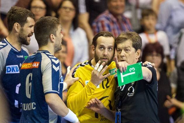 Handball Berlin 28.04.2018 EHF Cup Saison 2017 2018 Viertelfinale Rückspiel Füchse Berlin - RK Nexe Velimir Petkovic (Füchse Berlin, Trainer) Silvio Heinevetter (Füchse Berlin, TW, No.12)