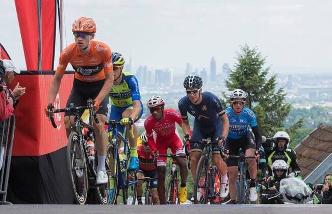 01.05.2018, xmhx, Radsport, Rund um den Finanzplatz Eschborn 2018, emspor , v.l. Fahrer am Mammolshainer Berg, Mammolshain, Ausreissergruppe Eschborn