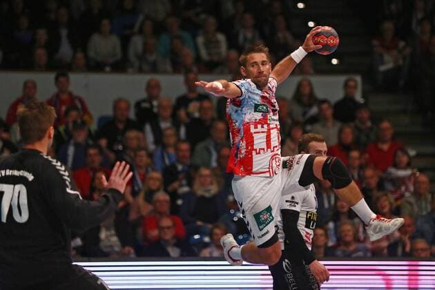 Handball 3. Bundesliga 2017 2018 - Hamburg Handball vs. MTV Braunschweig Stefan Schröder Schroeder (Hamburg) im Sprungwurf zum Tor (27:18) Sporthalle Alsterdorf Hamburg .