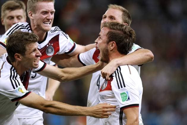 GOETZE Mario Team Deutschland jubelt nach seinem Tor zum 1 : 0 Endstand mit MUELLER Thomas und SCHUERRLE Andre World Cup 2014 Brasil FIFA Fussball Weltmeisterschaften 2014 in Brasilien Finale Spiel Deutschland gegen Argentinien 1 : 0 am 13.Juli 2014 in Rio de Janeiro