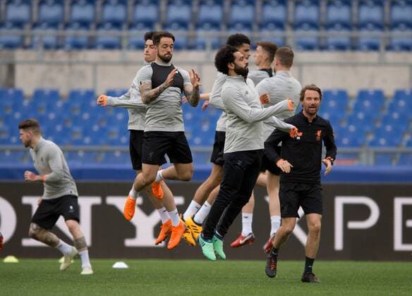 Liverpool Training Liverpool players jump in the air during the Liverpool training session at the Stadio Olimpico, Rome Content Not Available For UK Newspapers Copyright: xRussellxHartx FIL-11728-0004