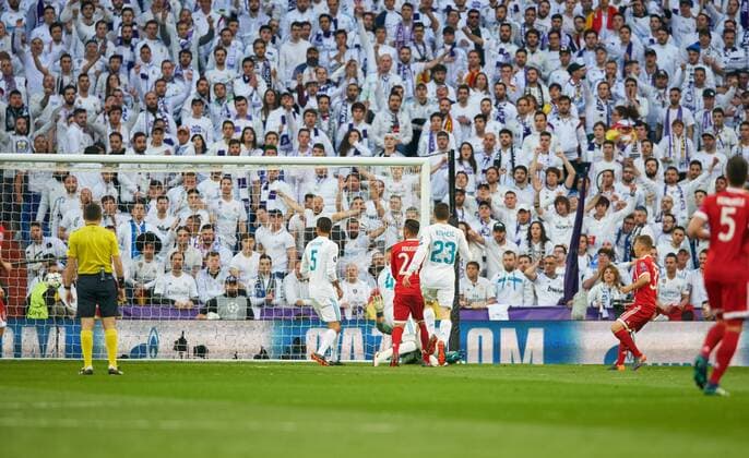Joshua KIMMICH, FCB 32 Torschuss, schiesst das Tor zum 0-1 REAL MADRID - FC BAYERN MUENCHEN Halbfinale Rueckspiel, Fussball UEFA Champions League, Madrid, Spanien 01.05.2018 CL Saison 2017 2018, FCB,