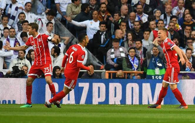 01.05.2018, xfux, Fussball Champions League, Halbfinale, Real Madrid - FC Bayern Muenchen, emspor, v.l. Joshua Kimmich (FC Bayern Muenchen) celebrate the goal, Der Torjubel zum 0:1 Madrid