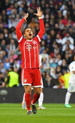 01.05.2018, xfux, Fussball Champions League, Halbfinale, Real Madrid - FC Bayern Muenchen, emspor, v.l. Thiago Alcantara (FC Bayern Muenchen) celebrate the goal, Der Torjubel zum 0:1 Madrid