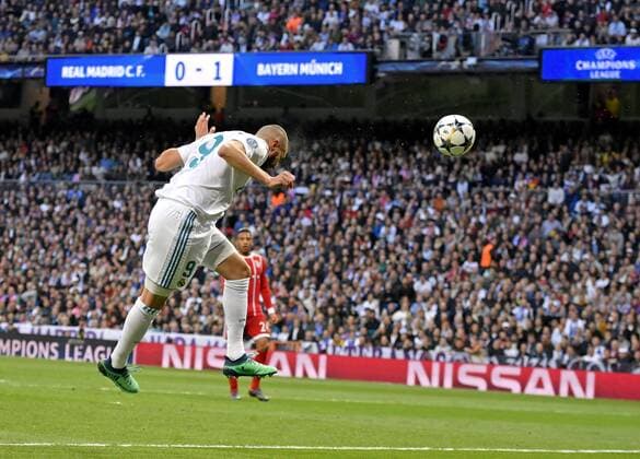01.05.2018, Fussball UEFA Champions League 2017 2018, Halbfinale Rückspiel, Real Madrid - FC Bayern München, im Bernabeu-Stadion Madrid. Kopfballtor Karim Benzema (Real Madrid) zum 1:1 Ausgleich.
