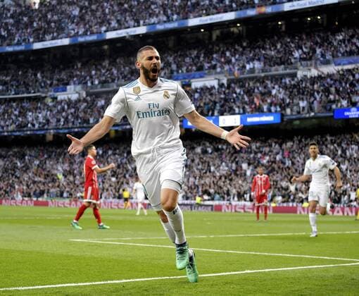 01.05.2018, Fussball UEFA Champions League 2017 2018, Halbfinale Rückspiel, Real Madrid - FC Bayern München, im Bernabeu-Stadion Madrid. Torjubel zum 1:1 Ausgleich von Karim Benzema (Real Madrid).