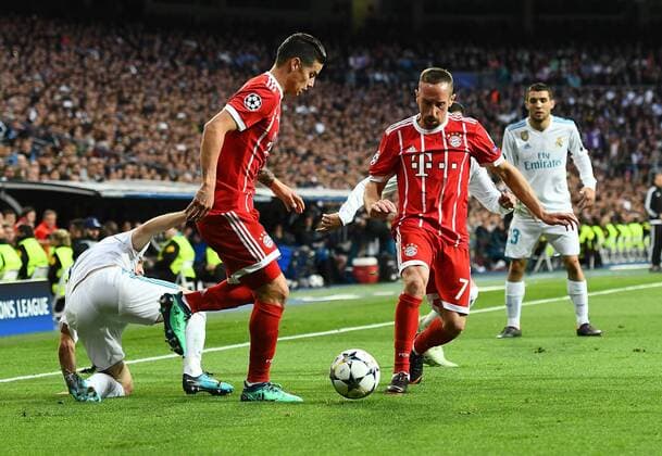01.05.2018, xfux, Fussball Champions League, Halbfinale, Real Madrid - FC Bayern Muenchen, emspor, v.l. Luka Modric (Real Madrid), James Rodriguez (FC Bayern Muenchen), Franck Ribery (FC Bayern Muenchen), Lucas Vazquez (Real Madrid) Madrid