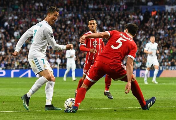 01.05.2018, xfux, Fussball Champions League, Halbfinale, Real Madrid - FC Bayern Muenchen, emspor, v.l. Cristiano Ronaldo (Real Madrid), Mats Hummels (FC Bayern Muenchen) Madrid