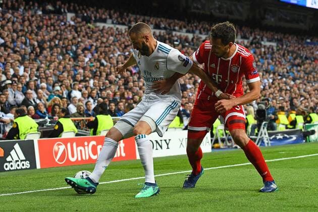 01.05.2018, xfux, Fussball Champions League, Halbfinale, Real Madrid - FC Bayern Muenchen, emspor, v.l. Karim Benzema (Real Madrid), Mats Hummels (FC Bayern Muenchen) Madrid