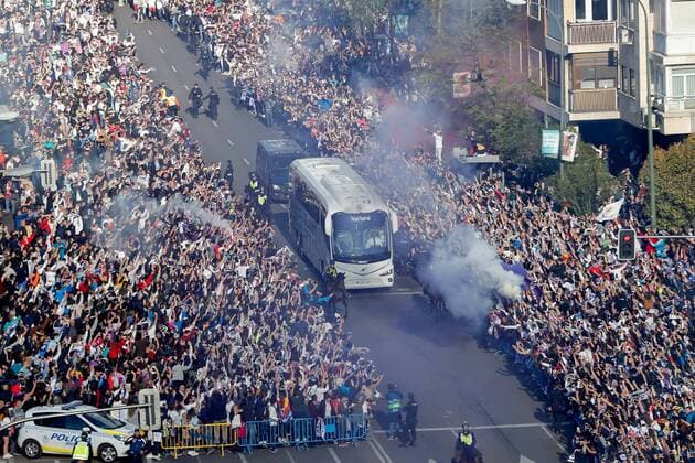Madrid, Spanien 01.05.2018, UEFA Champions League - 2017 18 Season, Semi-finals, Halbfinale, Second leg, Rueckspiel, Real Madrid - FC Bayern Muenchen, der Bus von Rael Mardird auf dem weg ins Stadion ( DeFodi523