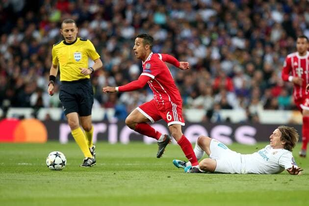 Thiago Alcantara (FC Bayern Muenchen 6) Luka Modric ( Real Madrid CF 10 ), Real Madrid CF vs FC Bayern Muenchen, Champions League, Halbfinale, Fussball, 01.05.2018, Real Madrid CF vs FC Bayern Muenchen, Champions League, Halbfinale, Fussball, 01.05.2018 Madrid Copyright: xLanger Eibner-Pressefotox EP_HLR