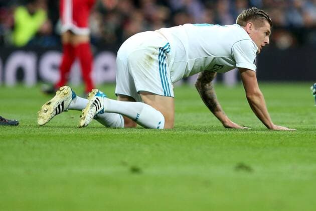 Bilder des Tages - SPORT Toni Kroos ( Real Madrid CF 8 ) am Boden, Real Madrid CF vs FC Bayern Muenchen, Champions League, Halbfinale, Fussball, 01.05.2018, Real Madrid CF vs FC Bayern Muenchen, Champions League, Halbfinale, Fussball, 01.05.2018 Madrid Copyright: xLanger Eibner-Pressefotox EP_HLR