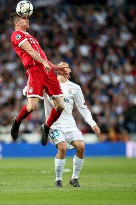 Robert Lewandowski (FC Bayern Muenchen 9) Mateo Kovacic ( Real Madrid CF 23 ), Real Madrid CF vs FC Bayern Muenchen, Champions League, Halbfinale, Fussball, 01.05.2018, Real Madrid CF vs FC Bayern Muenchen, Champions League, Halbfinale, Fussball, 01.05.2018 Madrid Copyright: xLanger Eibner-Pressefotox EP_HLR