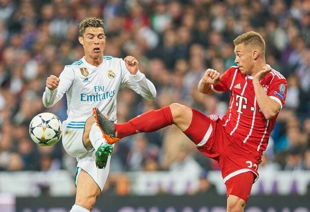 Joshua KIMMICH, FCB 32 Zweikampf , Aktion um den Ball gegen Cristiano RONALDO, Real Madrid 7 REAL MADRID - FC BAYERN MUENCHEN Halbfinale Rueckspiel, Fussball UEFA Champions League, Madrid, Spanien 01.05.2018 CL Saison 2017 2018, FCB,