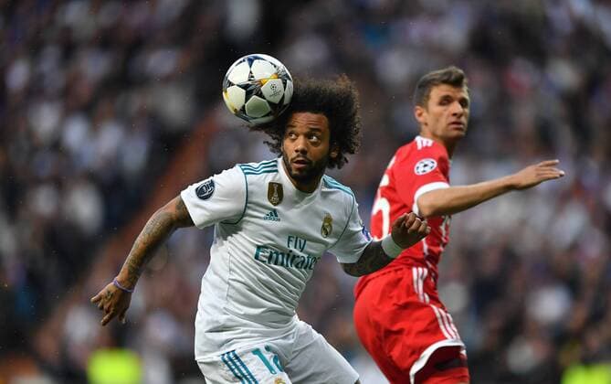 Marcelo (Real), beim Koopfball, rechts Thomas Müller (FC Bayern), Real Madrid - FC Bayern UEFA-Champions League, CL, Halbfinale, 1 2 Finale, Rückspiel, Saison 2017 2018, Fußball, Fussball, soccer, Herren, Deutschland, Germany, Madrid, 1.5.2018 Stadion Bernabeu