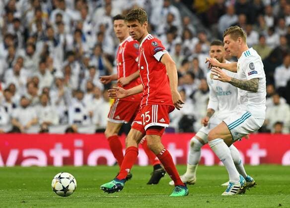 01.05.2018, xfux, Fussball Champions League, Halbfinale, Real Madrid - FC Bayern Muenchen, emspor, v.l. Thomas Mueller (FC Bayern Muenchen), Toni Kroos (Real Madrid) Madrid