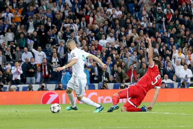 Karim Benzema ( Real Madrid CF 9 ) erzielt das 2:1 Mats Hummels (FC Bayern Muenchen 5), Real Madrid CF vs FC Bayern Muenchen, Champions League, Halbfinale, Fussball, 01.05.2018, Real Madrid CF vs FC Bayern Muenchen, Champions League, Halbfinale, Fussball, 01.05.2018 Madrid Copyright: xLanger Eibner-Pressefotox EP_HLR