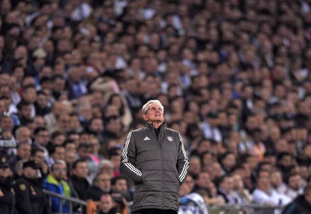 Themen der Woche - SPORT Bilder des Tages - SPORT 01.05.2018, Fussball UEFA Champions League 2017 2018, Halbfinale Rückspiel, Real Madrid - FC Bayern München, im Bernabeu-Stadion Madrid. Trainer Jupp Heynckes (FC Bayern München) unzufrieden. *** 01 05 2018 Football UEFA Champions League 2017 2018 Final Semifinal Real Madrid FC Bayern Munich at Bernabeu Stadium Madrid Coach Jupp Heynckes FC Bayern Munich dissatisfied