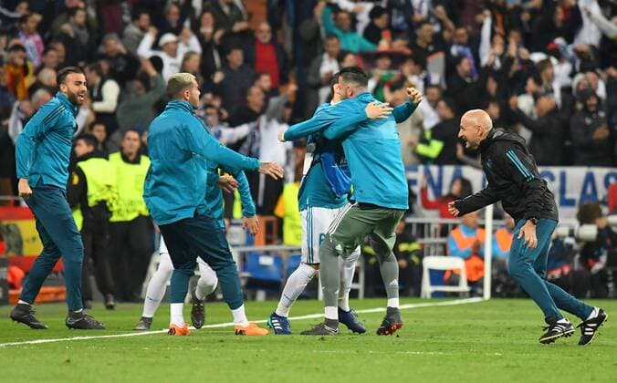 01.05.2018, xfux, Fussball Champions League, Halbfinale, Real Madrid - FC Bayern Muenchen, emspor, v.l. Ersatzspieler celebrate the goal, Der Torjubel zum . 2:1 Madrid