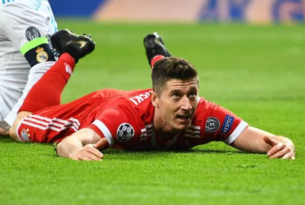01.05.2018, xfux, Fussball Champions League, Halbfinale, Real Madrid - FC Bayern Muenchen, emspor, v.l. Robert Lewandowski (FC Bayern Muenchen) enttaeuscht, enttaeuscht schauend, dissapointed Madrid