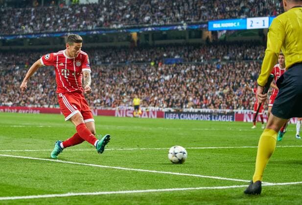 James RODRIGUEZ, FCB 11 Torschuss, schiesst das Tor zum 2-2 REAL MADRID - FC BAYERN MUENCHEN Halbfinale Rueckspiel, Fussball UEFA Champions League, Madrid, Spanien 01.05.2018 CL Saison 2017 2018, FCB,